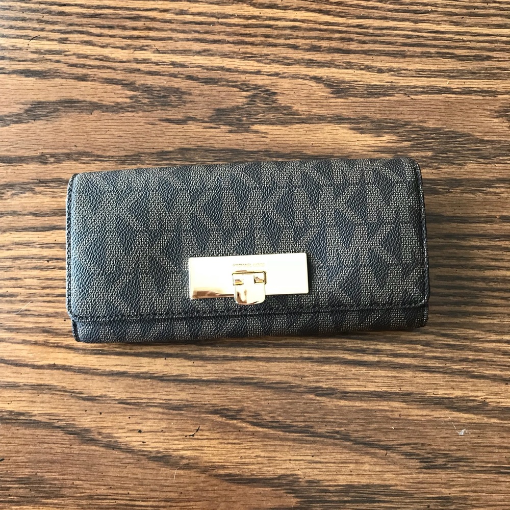 BRAND NEW Micheal Kors wallet